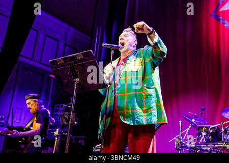 Warrington, Royaume-Uni. 01 juillet 2025. John Lydon (anciennement Johnny Rotten) de public image Ltd (PIL) se produit sur scène lors de leur tournée This Is Not the Last Tour au Parr Hall. Crédit : SOPA images Limited/Alamy Live News Banque D'Images