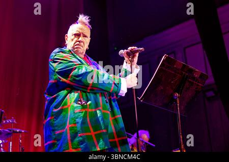 Warrington, Royaume-Uni. 01 juillet 2025. John Lydon (anciennement Johnny Rotten) de public image Ltd (PIL) se produit sur scène lors de leur tournée This Is Not the Last Tour au Parr Hall. Crédit : SOPA images Limited/Alamy Live News Banque D'Images
