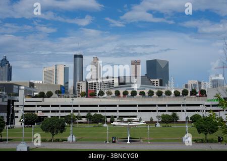 Atlanta, Vereinigte Staaten. 01 juillet 2025. Die Skyline von Atlanta ist vor dem Spiel außerhalb des Mercedes-Benz Stadiums zu sehen USA, Borussia Dortmund vs CF Monterrey, FIFA Club World Cup, Round of 16, match 56, 01.07.2025 Foto : Eibner-Pressefoto/Scott Coleman crédit : dpa/Alamy Live News Banque D'Images