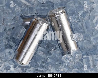 Maquette de canette de boisson froide avec glace Banque D'Images