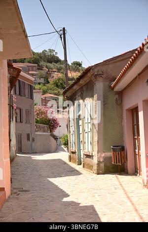 Village rural typique d'Agiassos, Île de Lesbos (Lesbos), Grèce Banque D'Images