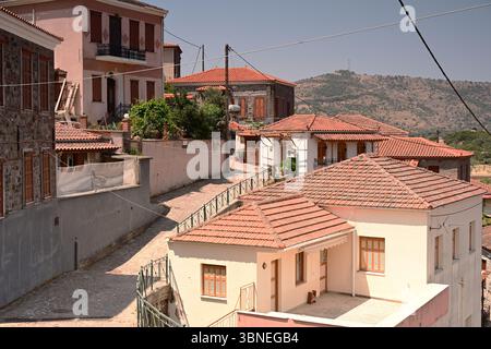 Village rural typique d'Agiassos, Île de Lesbos (Lesbos), Grèce Banque D'Images