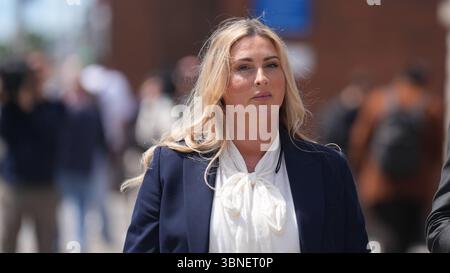 Nikita Hand, également connue sous le nom de Nikita ni Laimhin, quitte la Cour d'appel de Dublin où Conor McGregor fait appel d'une décision dans une affaire civile dans laquelle une femme l'a accusé de l'avoir violée. Date de la photo : mercredi 2 juillet 2025. Banque D'Images