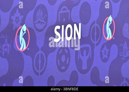 Sion, Suisse. 02 juillet 2025. Illustration photo montrant le logo de Sion lors d'une conférence de presse de l'équipe nationale de football féminin d'Italie, appelé l'Azzurre avant la journée 1 au championnat d'Europe en Suisse 2025, le mercredi 2 juillet 2025 à Sion, Suisse . Crédit : Sportpix/Alamy Live News Banque D'Images
