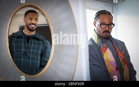 4 avril 2025, New York, NY, États-Unis : MICHAEL B. JORDAN (à gauche) joue le rôle dans le film ''Sinners'' écrit et réalisé par RYAN COOGLER (portant une écharpe). Le film a reçu un soutien précoce de la critique en tant que prétendant aux Oscars. (Crédit image : © Stan Godlewski/ZUMA Press Wire) USAGE ÉDITORIAL SEULEMENT ! Non destiné à UN USAGE commercial ! Banque D'Images