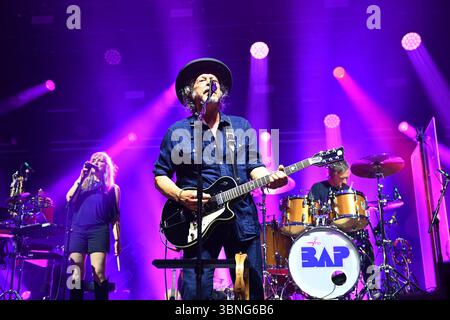 Wolfgang NIEDECKEN, BAP, Musiker, Gitarrist, Saenger, Gruender der Deutschrock Band. BAP,live,Konzert,Buehne stage,Tollwood Festival AM 02.07.2025 *** Wolfgang NIEDECKEN,BAP, musicien,guitariste,chanteur,fondateur du groupe de rock allemand BAP,live,concert,stage,Tollwood Festival le 02 07 2025 Banque D'Images