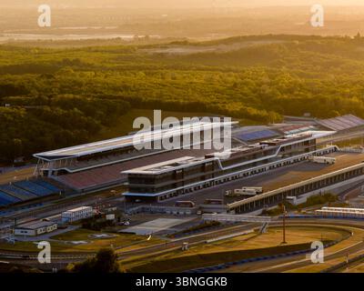 Nouvelles photos sur le Hungaroring. Il s'agit du circuit officiel hongrois de F1. Thème principal nouveau bâtiment Padock et tribune qui sont construits en 2025 Banque D'Images