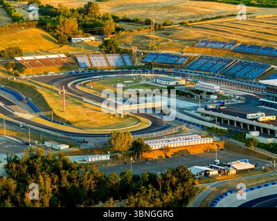 Nouvelles photos sur le Hungaroring. Il s'agit du circuit officiel hongrois de F1. Thème principal nouveau bâtiment Padock et tribune qui sont construits en 2025 Banque D'Images