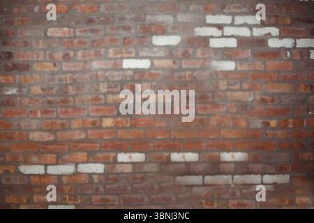 Le mur de briques brun rouge de conception plate montre un lien de civière avec des variations de couleur, espace de copie Banque D'Images