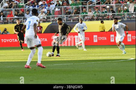 Santa Clara, Californie, États-Unis. 2 juillet 2025. Action lors de la demi-finale de la Coupe d'or de la CONCACAF entre le Mexique et le Honduras au Levi's Stadium de Santa Clara, Californie, le 2 juillet 2025. Photo : Casey Flanigan/imageSPACE/ZUMA (crédit image : © Casey Flanigan/ImageSpace via ZUMA Press) USAGE ÉDITORIAL SEULEMENT ! Non destiné à UN USAGE commercial ! Crédit : ZUMA Press, Inc/Alamy Live News Banque D'Images