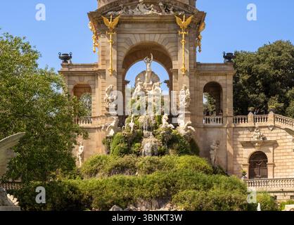 Une vue détaillée de la section centrale de la Cascada Monumental, présentant les sculptures complexes, y compris une représentation de la naissance de Vénus, se Banque D'Images