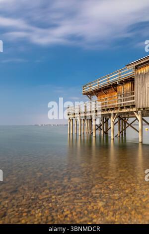 Cabane de baignade sur le lac de Constance à Lochau, Autriche, en hiver Banque D'Images