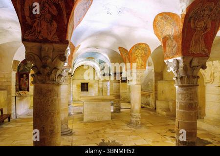 Crypte rocheuse de la cathédrale notre-Dame de Bayeux dans le département du Calvados en Normandie Banque D'Images