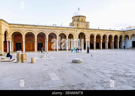 Cour de la Grande Mosquée Djamaa ez-Zitouna à Tunis, Tunisie Banque D'Images