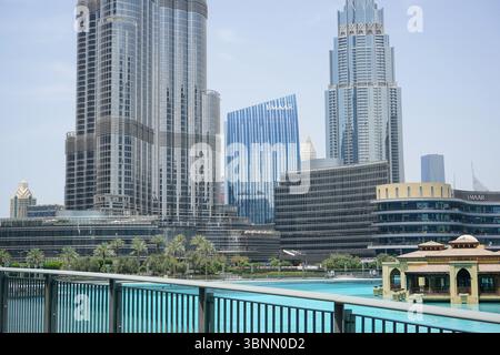 Vue sur Burj Khalifa, Boulevard Plaza Tower 1 et Kempinski The Boulevard dans le centre-ville de Dubaï, Émirats arabes Unis Banque D'Images