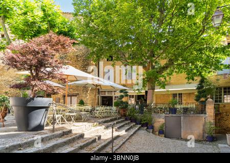 Le village perché de Gordes dans le Luberon Provence Banque D'Images