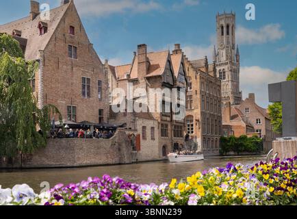 Belgique, Bruges, vieille ville, canal, voie navigable, Rozenhoedkaai Banque D'Images