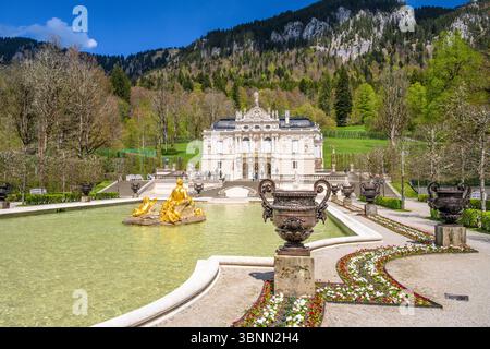 Allemagne, Bavière, Ammergau, Ettal, district of Linderhof, parc du château avec château Linderhof Banque D'Images