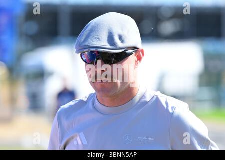 ROYAUME-UNI. 03 juillet 2025. Valtteri Bottas de Mercedes arrive pour les arrivées des pilotes au Grand Prix de Grande-Bretagne de formule 1 Qatar Airways sur le circuit de Silverstone à Towcester, en Angleterre, le 3 juillet 2024. (Photo par Jon Hobley | mi News/NurPhoto) crédit : NurPhoto SRL/Alamy Live News Banque D'Images
