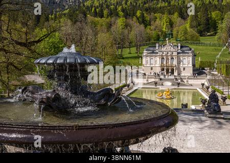 Château de Linderhof au printemps. Ettal, Bavière, Allemagne. Banque D'Images