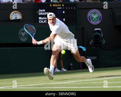 Londres, Royaume-Uni. 03 juillet 2025. Jack Draper de Grande-Bretagne dans son match de deuxième tour contre le croate Marin Cilic le quatrième jour des Championnats de Wimbledon 2025 à Londres le jeudi 03 juin 2025. Photo de Hugo Philpott/UPI crédit : UPI/Alamy Live News Banque D'Images