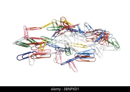 Pile de trombones isolés sur fond blanc Banque D'Images