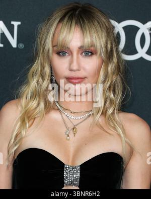 (FILE) Miley Cyrus recevra une étoile sur le Hollywood Walk of Fame en 2026. Miley Cyrus fait partie des 35 lauréats annoncés le mercredi 2 juillet 2025 par Eugenio Derbez et Richard Blade. LOS ANGELES, CALIFORNIE, États-Unis - 22 AVRIL : la chanteuse, compositrice et actrice américaine Miley Cyrus portant Saint Laurent arrive à la première mondiale de Walt Disney Studios Motion Pictures et Marvel Studios 'Avengers : Endgame' qui s'est tenue au Los Angeles Convention Center le 22 avril 2019 à Los Angeles, Californie, États-Unis. (Photo de Xavier Collin/image Press Agency) Banque D'Images