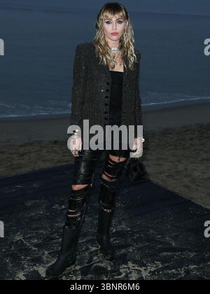 (FILE) Miley Cyrus recevra une étoile sur le Hollywood Walk of Fame en 2026. Miley Cyrus fait partie des 35 lauréats annoncés le mercredi 2 juillet 2025 par Eugenio Derbez et Richard Blade. MALIBU, LOS ANGELES, CALIFORNIE, États-Unis - JUIN 06 : la chanteuse, compositrice et actrice américaine Miley Cyrus arrive au Saint Laurent Mens Spring Summer 20 Show qui se tient à Paradise Cove Beach le 6 juin 2019 à Malibu, Los Angeles, Californie, États-Unis. (Photo de Xavier Collin/image Press Agency) Banque D'Images