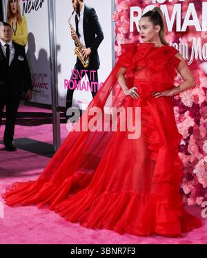 (FILE) Miley Cyrus recevra une étoile sur le Hollywood Walk of Fame en 2026. Miley Cyrus fait partie des 35 lauréats annoncés le mercredi 2 juillet 2025 par Eugenio Derbez et Richard Blade. LOS ANGELES, CALIFORNIE, États-Unis - 11 FÉVRIER : la chanteuse, compositrice et actrice américaine Miley Cyrus Hemsworth portant Valentino arrive à la première de Warner Bros à Los Angeles Pictures 'Is't It Romantic' a eu lieu au Theatre at Ace Hotel le 11 février 2019 à Los Angeles, Californie, États-Unis. (Photo de David Acosta/image Press Agency) Banque D'Images