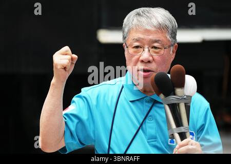 Shimbashi, Tokyo, Japon. 3 juillet 2025. Le candidat du Parti conservateur japonais Katsuhiko Umehara assiste à sa campagne électorale à Shimbashi, Tokyo, Japon, le 3 juillet 2025. Les élections à la Chambre haute auront lieu le 20 juillet. Crédit : AFLO/Alamy Live News Banque D'Images
