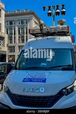 Mai 2025 Metropolitan police Live facial Recognition Van et équipement à Londres Banque D'Images