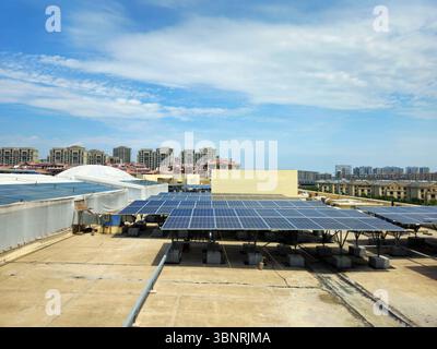 Dongying Wanda Plaza Rooftop Solar Array, Shandong - centrale photovoltaïque distribuée urbaine Banque D'Images
