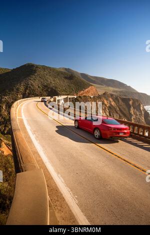 Pont de Bixby sur l'autoroute 1 près de la côte rocheuse de Big sur de l'océan Pacifique Californie, États-Unis. Banque D'Images