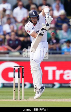 L'anglais Jamie Smith battant le troisième jour du deuxième Rothesay Men's test à Edgbaston, Birmingham. Date de la photo : vendredi 4 juillet 2025. Banque D'Images