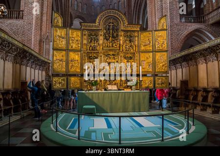 ROSKILDE, DANEMARK - 26 JUIN 2016 : C'est l'autel de la cathédrale de Roskilde - la cathédrale principale du Danemark, le tombeau des rois danois. Banque D'Images