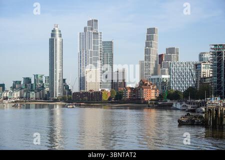 Nouveaux bâtiments résidentiels modernes avec appartements de luxe à Nine Elms, Londres Angleterre Royaume-Uni Banque D'Images