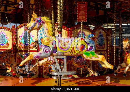 Carrousel à cheval traditionnel pour enfants Banque D'Images