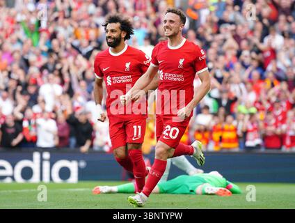 Photo du dossier datée du 19-08-2023 de Mohamed Salah (à gauche) et Diogo Jota de Liverpool. Mohamed Salah, attaquant de Liverpool, admet avoir peur de ce qui l'attend lorsqu'il reviendra au club à la suite de la mort de Diogo Jota. Date d'émission : vendredi 4 juillet 2025. Banque D'Images