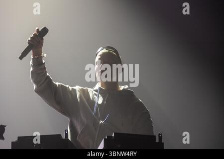 Roskilde, Danemark. 04 juillet 2025. Le producteur danois Anton Westerlin se produit en direct sur l'Arena au Roskilde Festival 2025. Le festival est le plus grand de son genre dans les pays nordiques avec un total de 130 000 participants attendus pendant les 7 jours du festival. L’aire de camping ouvre quatre jours avant le festival. Olivia Rodrigo, Charli XCX, Fontaines D.C. et MØ sont les vedettes. Crédit : SOPA images Limited/Alamy Live News Banque D'Images