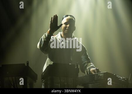 Roskilde, Danemark. 04 juillet 2025. Le producteur danois Anton Westerlin se produit en direct sur l'Arena au Roskilde Festival 2025. Le festival est le plus grand de son genre dans les pays nordiques avec un total de 130 000 participants attendus pendant les 7 jours du festival. L’aire de camping ouvre quatre jours avant le festival. Olivia Rodrigo, Charli XCX, Fontaines D.C. et MØ sont les vedettes. Crédit : SOPA images Limited/Alamy Live News Banque D'Images