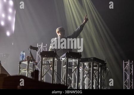 Roskilde, Danemark. 04 juillet 2025. Le producteur danois Anton Westerlin se produit en direct sur l'Arena au Roskilde Festival 2025. Le festival est le plus grand de son genre dans les pays nordiques avec un total de 130 000 participants attendus pendant les 7 jours du festival. L’aire de camping ouvre quatre jours avant le festival. Olivia Rodrigo, Charli XCX, Fontaines D.C. et MØ sont les vedettes. Crédit : SOPA images Limited/Alamy Live News Banque D'Images
