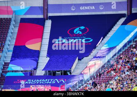 Genf, Deutschland. 04 juillet 2025. Gro?es UEFA Womens Euro 2025 Banner im Stadion stade de Gen?ve à Genf. UEFA Womens Euro 2025 : d?nemark ? Schweden ; Genf, stade de Gen?ve AM 04.07.2025 UEFA Womens Euro 2025 : d?nemark ? Schweden ; Genf, stade de Gen?ve AM 04.07.2025 crédit : dpa/Alamy Live News Banque D'Images