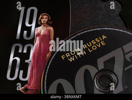 From Russia with Love 1963 James Bond film DVD et illustrations de collection mettant en vedette Daniela Bianca Banque D'Images