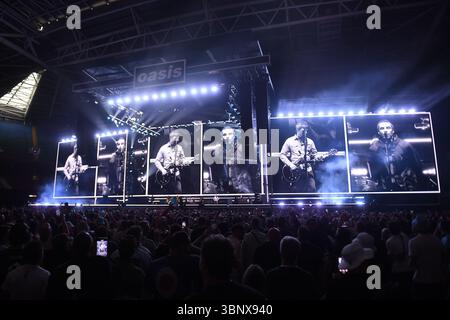 Cardiff, Royaume-Uni. 04 juillet 2025. CARDIFF, PAYS DE GALLES - 04 JUILLET : Oasis se produisant au Principality Stadium lors de la tournée 'Oasis Live '25' le 04 juillet 2025 à Cardiff, pays de Galles*VOIR INSTRUCTION SPÉCIALE !* **usage éditorial uniquement** **uniquement pour publication jusqu'au 3 août** **Picture Kill date 4 août 2025** Cap/Mar © Mar/Capital Pictures Credit : Capital Pictures/Alamy Live News Banque D'Images