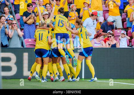 Genf, Deutschland. 04 juillet 2025. Spielerinnen der schwedischen Nationalmannschaft feiern gemeinsam einen Torerfolg. UEFA Womens Euro 2025 : d?nemark ? Schweden ; Genf, stade de Gen?ve AM 04.07.2025 crédit : dpa/Alamy Live News Banque D'Images