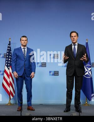 Le secrétaire général de l'OTAN, Mark Rutte, rencontre Pete Hegseth, secrétaire américain à la Défense Banque D'Images