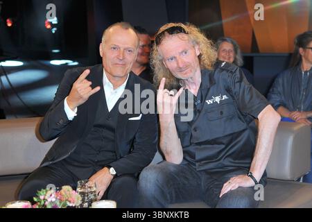 Joja Wendt und Holger Hübner. Aufzeichnung der TV-Sendung NDR Talk Show dans den NDR Studios à Hamburg-Lokstedt. Hambourg, 04.07.2025 Bitte Bildunterschrift : IMAGO Michael Wigglesworth *** Joja Wendt et Holger Hübner enregistrement de l'émission télévisée NDR Talk Show aux studios NDR à Hambourg Lokstedt Hambourg, 04 07 2025 S'il vous plaît légende IMAGO Michael Wigglesworth Banque D'Images