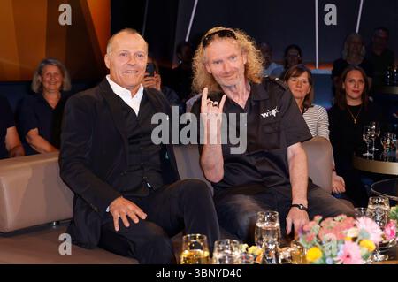 Joja Wendt und Holger Hübner BEI der Aufzeichnung der NDR Talk Show im NDR Fernsehstudio Lokstedt. Hambourg, 04.07.2025 *** Joja Wendt et Holger Hübner lors de l'enregistrement du Talk Show NDR dans le studio de télévision NDR Lokstedt Hambourg, 04 07 2025 Foto:xH.xHartmannx/xFuturexImagex ndr talk0407 5638 Banque D'Images