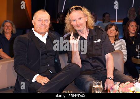 Joja Wendt und Holger Hübner BEI der Aufzeichnung der NDR Talk Show im NDR Fernsehstudio Lokstedt. Hambourg, 04.07.2025 *** Joja Wendt et Holger Hübner lors de l'enregistrement du Talk Show NDR dans le studio de télévision NDR Lokstedt Hambourg, 04 07 2025 Foto:xH.xHartmannx/xFuturexImagex ndr talk0407 5640 Banque D'Images