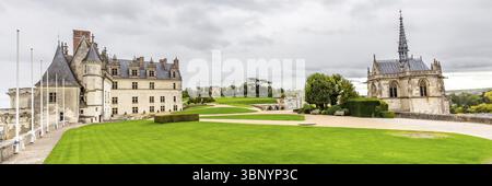 Amboise, France -16 octobre 2019 : Château d'Amboise, Chapelle Saint-Hubert, parc et jardins surplombant le vieux centre de la ville, Amboise, Frankrijk Banque D'Images